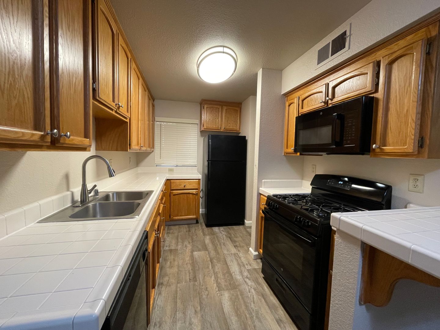 Carmichael Apartment: 5325 El Caminio Ave