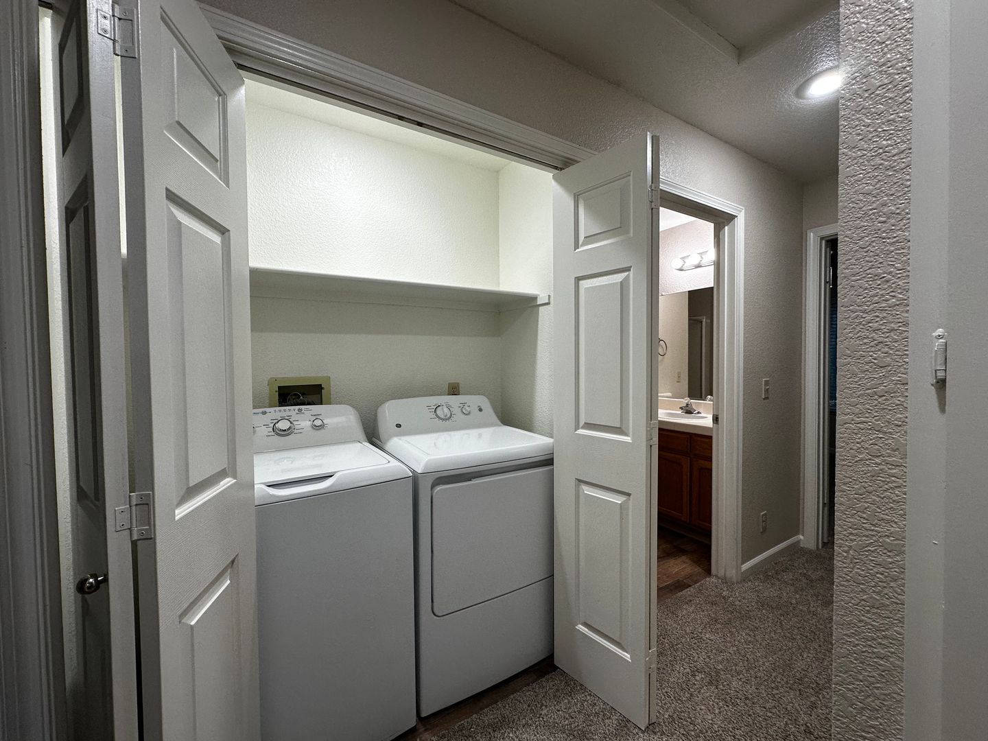 Laundry room at El Camino Ave (5325) (2 of 3)