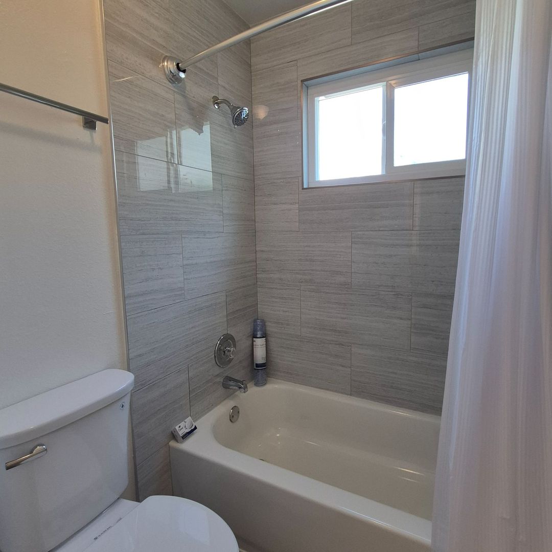 Stylishly Renovated 2-Bedroom in Midtown! $1,050 Lease Signing Bonus! 7 of 12