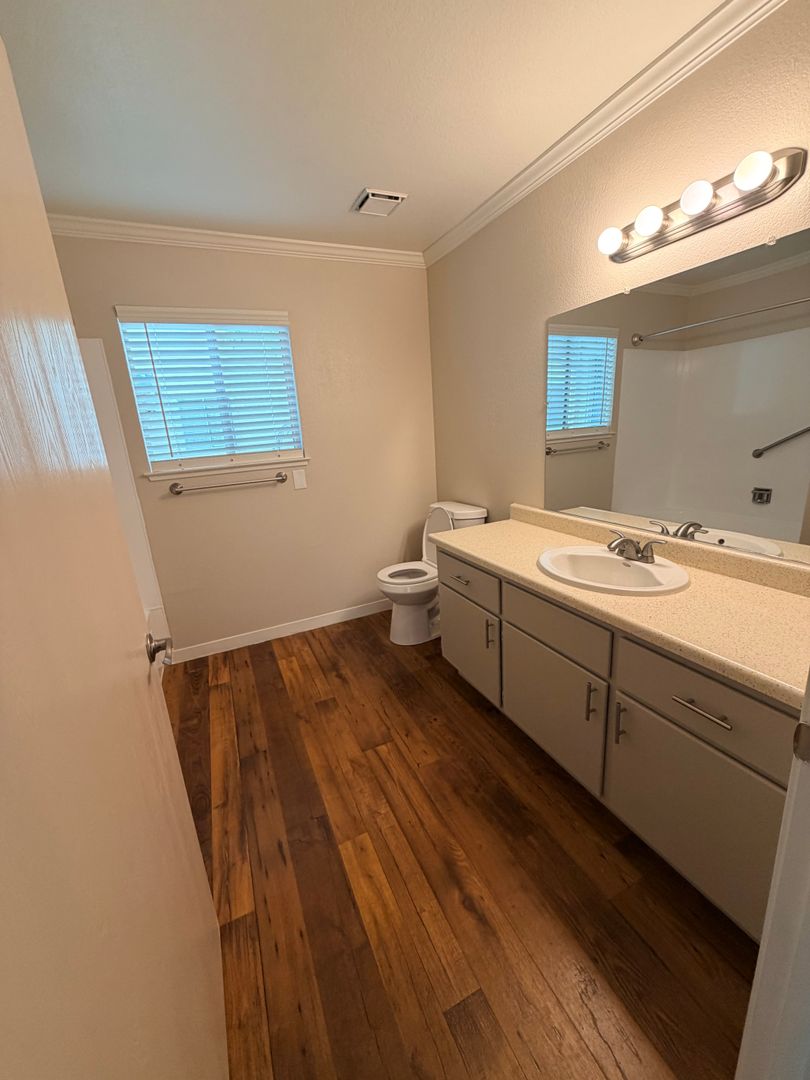 Poplar Avenue (7764) 10 of 12