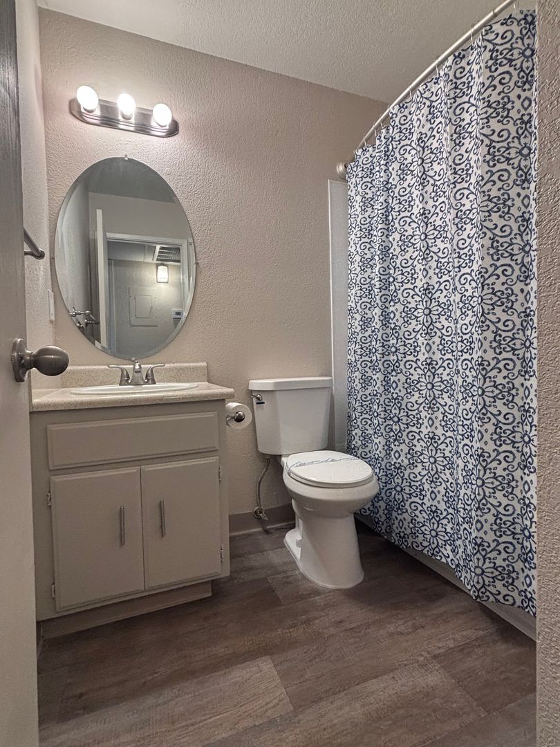 Carmichael Apartment: 5915 Kenneth Avenue