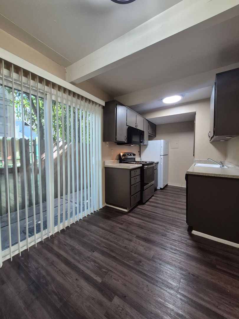 Sacramento Apartment: 2612-2616 G Street