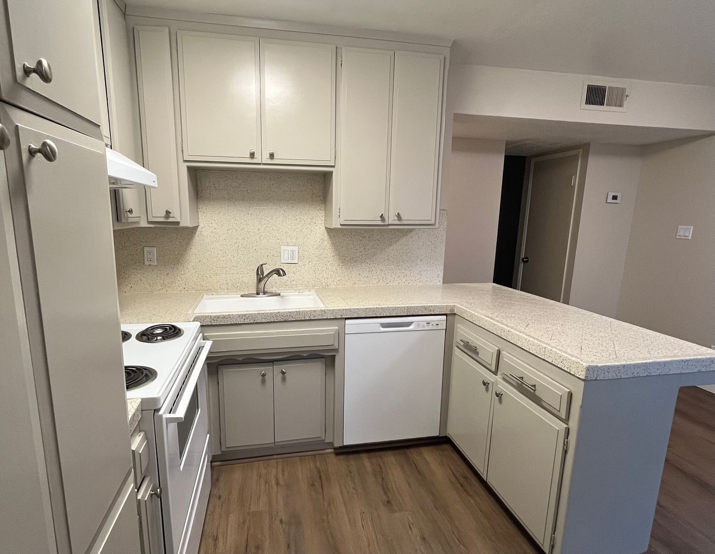 Sacramento Apartment: 5981 Lake Crest Way