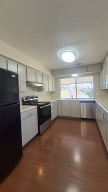 Spacious 3BD 2BA Home, 2-Car Garage, Huge Backyard, Washer/Dryer Hook-Ups – photo 1