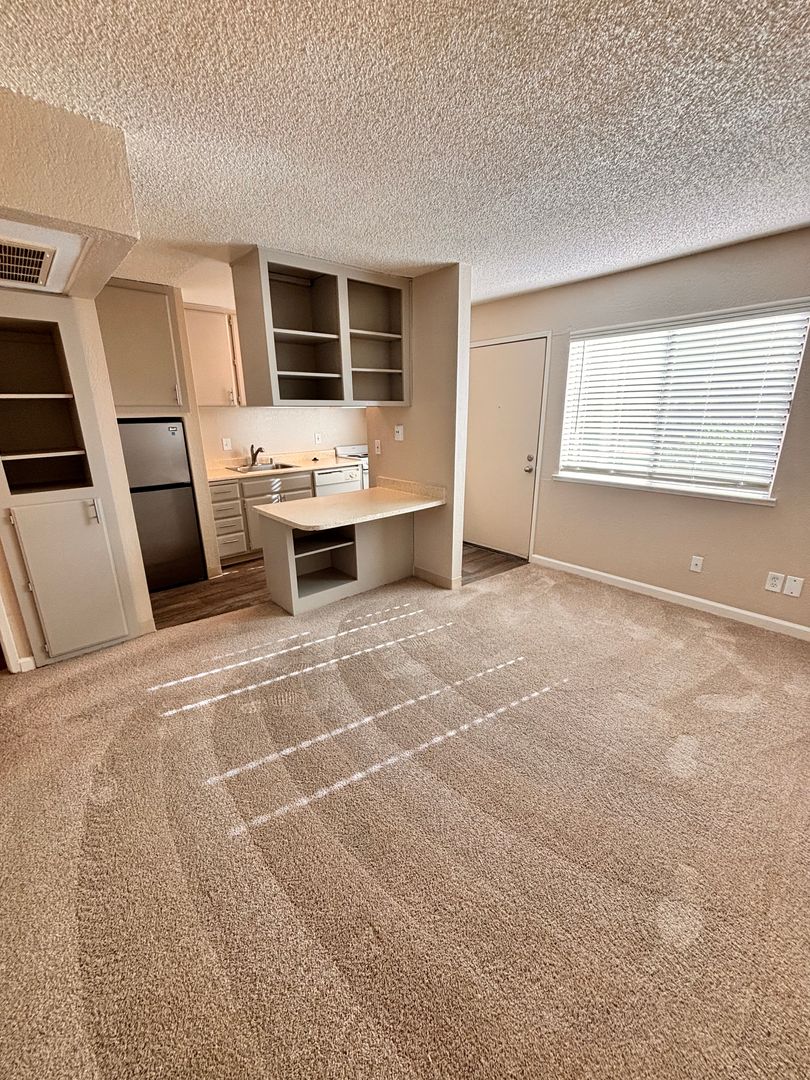 Carmichael Apartment: 5915 Kenneth Avenue