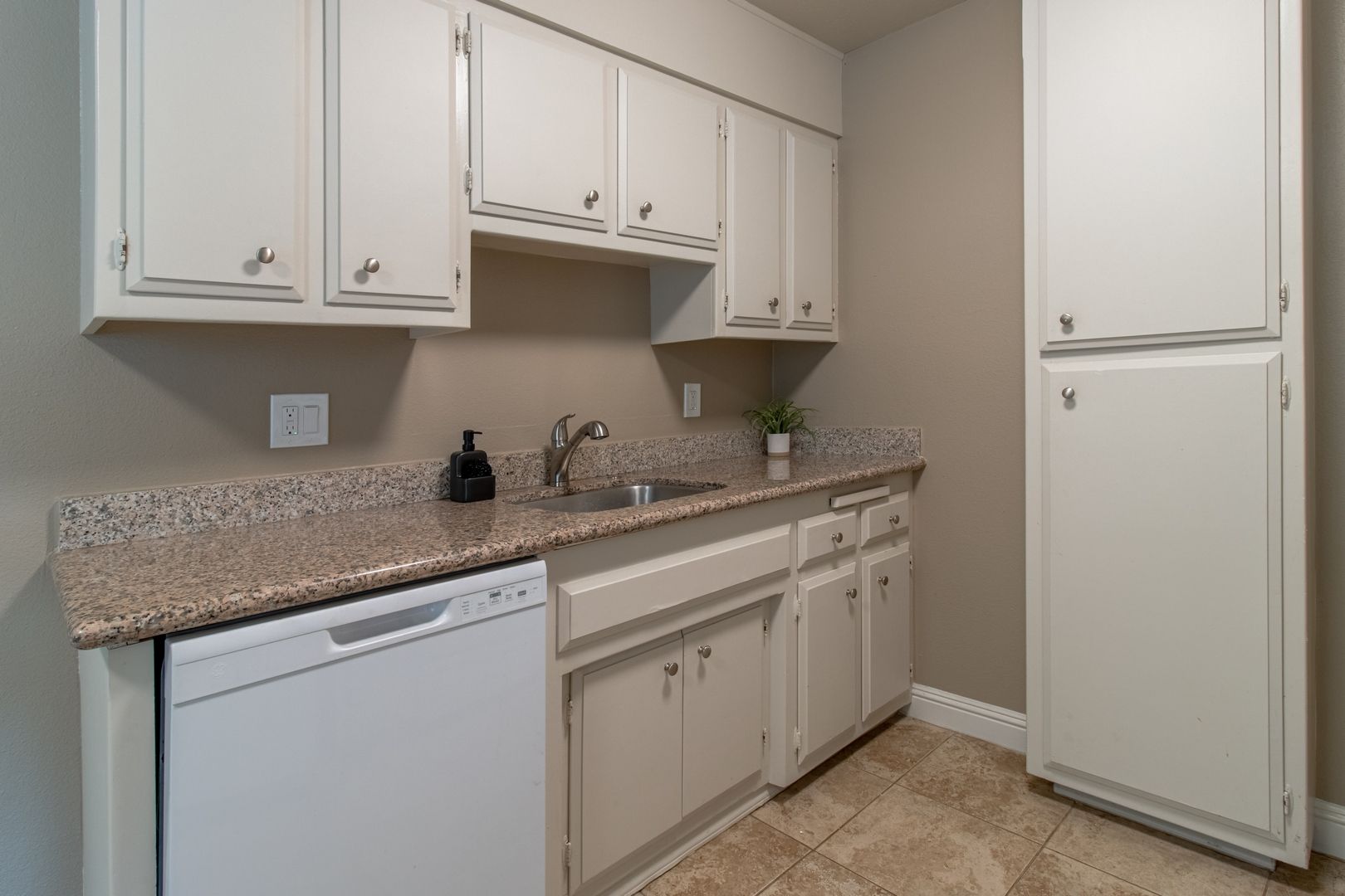 Sacramento Apartment: 5971 Lake Crest Way
