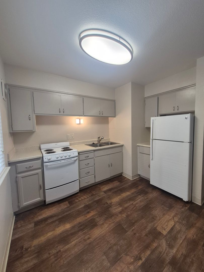 Sacramento Townhome: 3742 4th Avenue