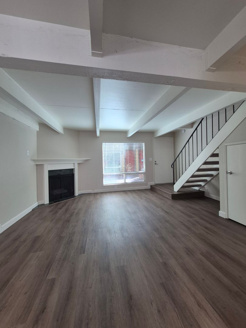 Sacramento Apartment: 2612-2616 G Street