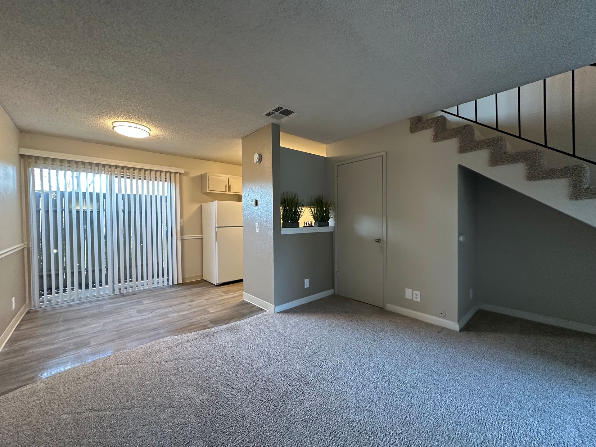 Walnut Avenue (2548) 5 of 12