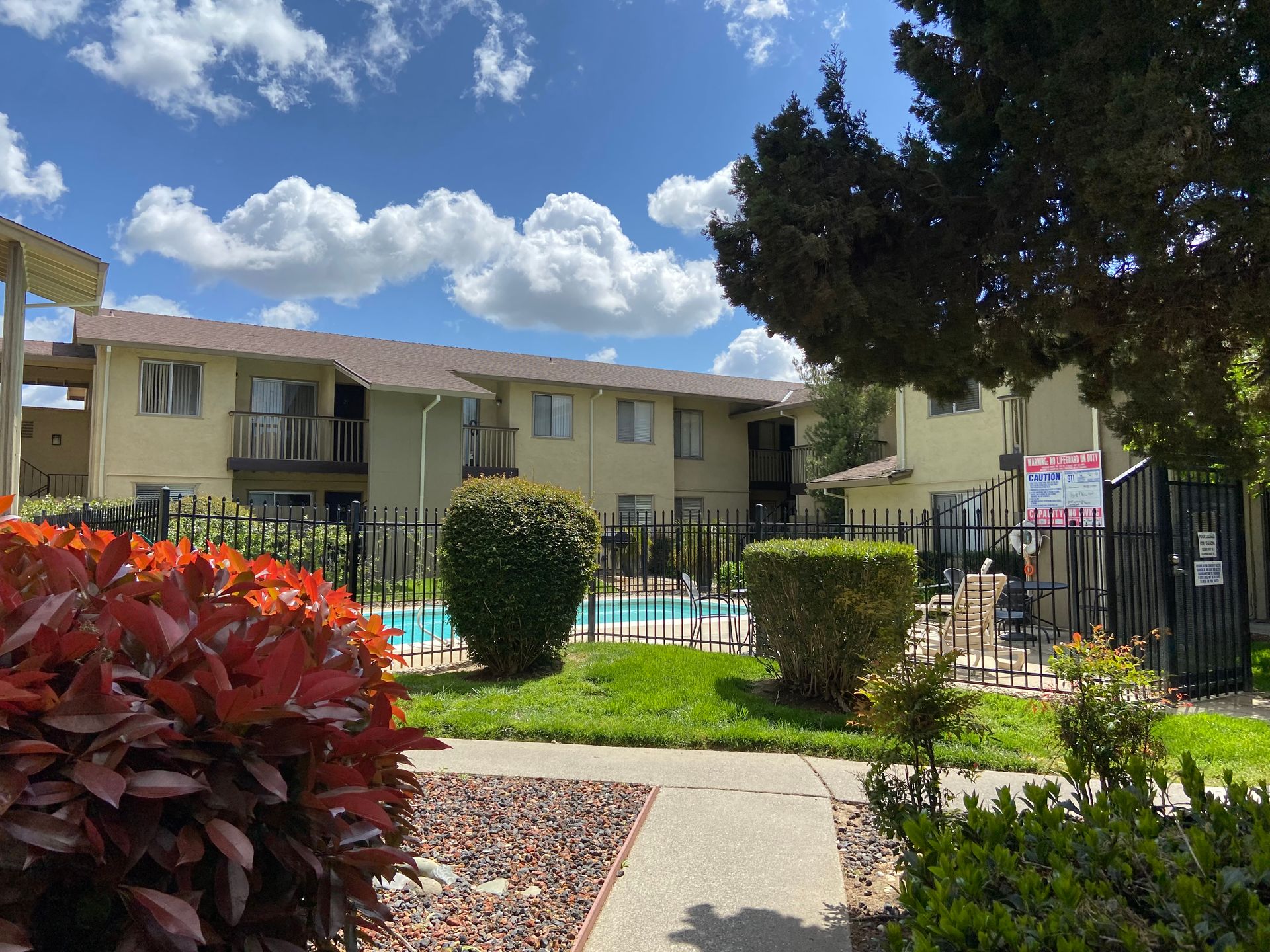 Walnut Avenue (2548) 4 of 12