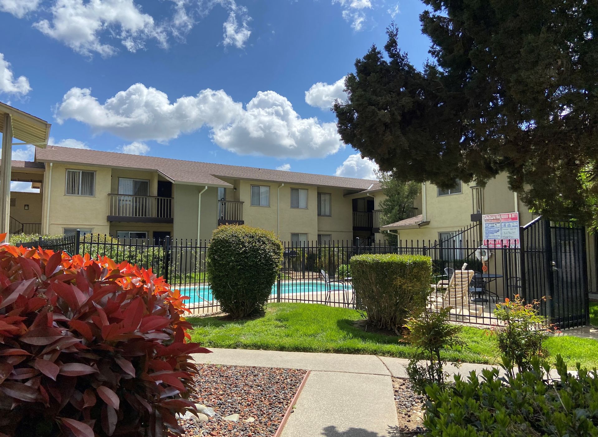 Walnut Avenue (2548) 2 of 12