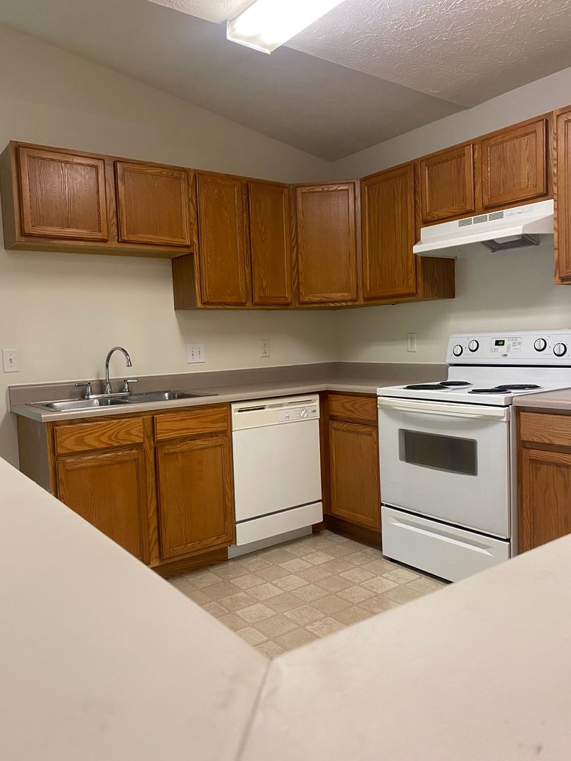 Harrison Apartment: 10905 Shaker Point Way