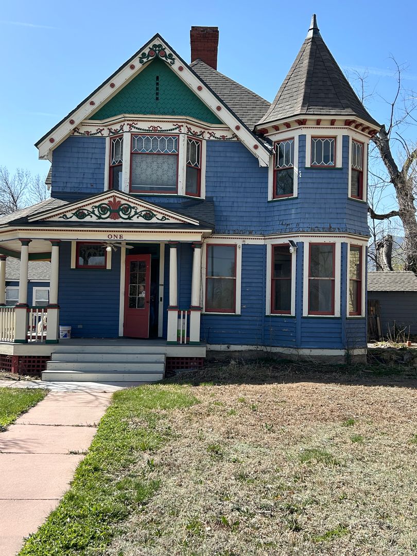 Colorado Springs House: 1 Cheyenne Blvd