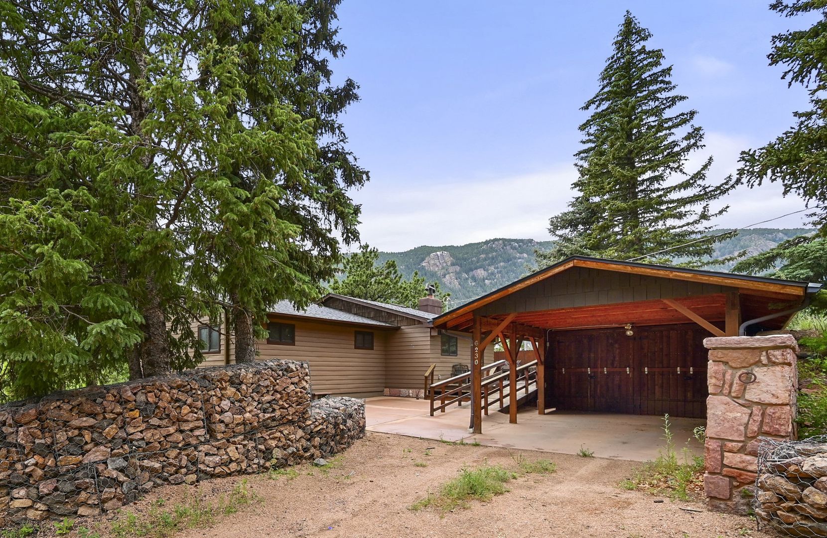 Cascade House: 6230 Sand Gulch Rd