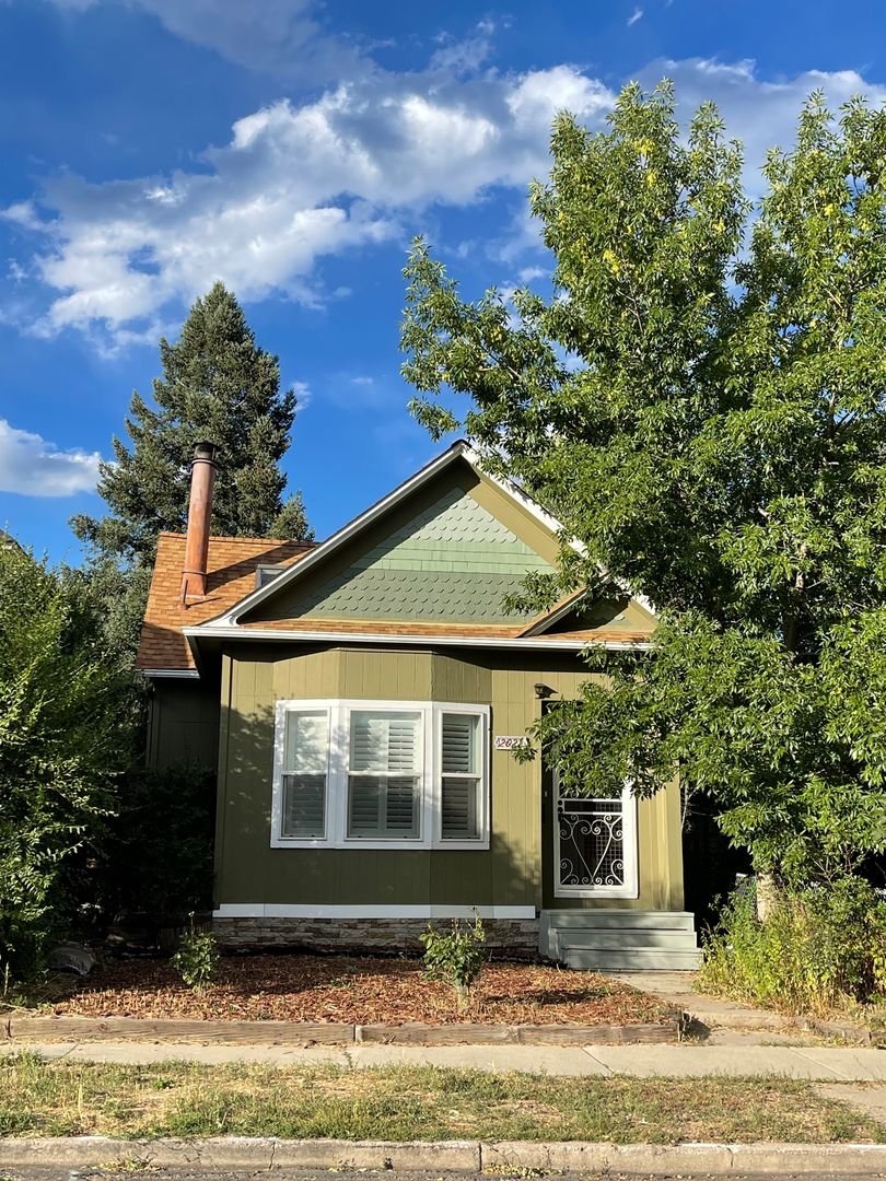 Colorado Springs House: 2022 W Pikes Peak Ave.