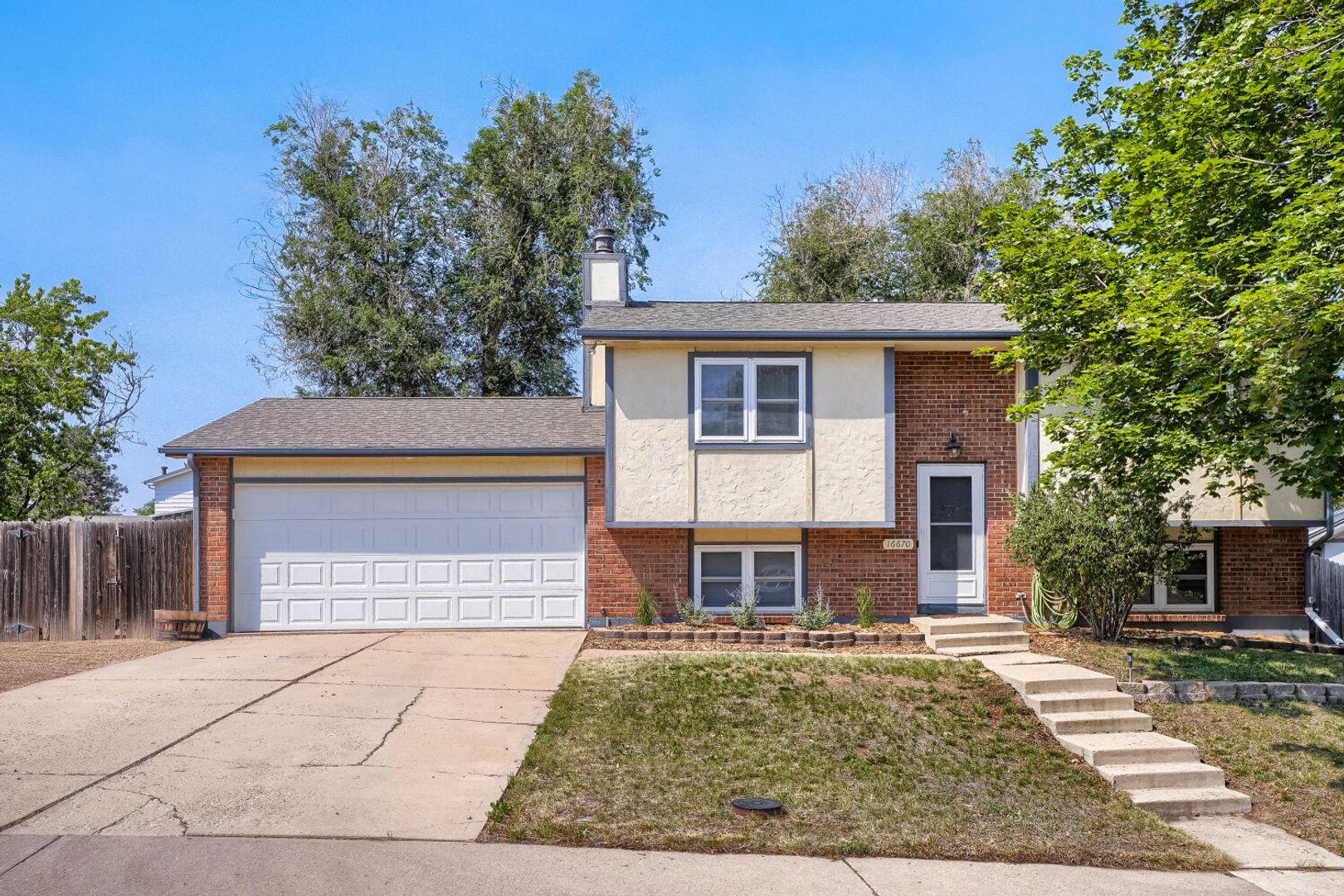 aurora House: 16670 E Tufts Ave