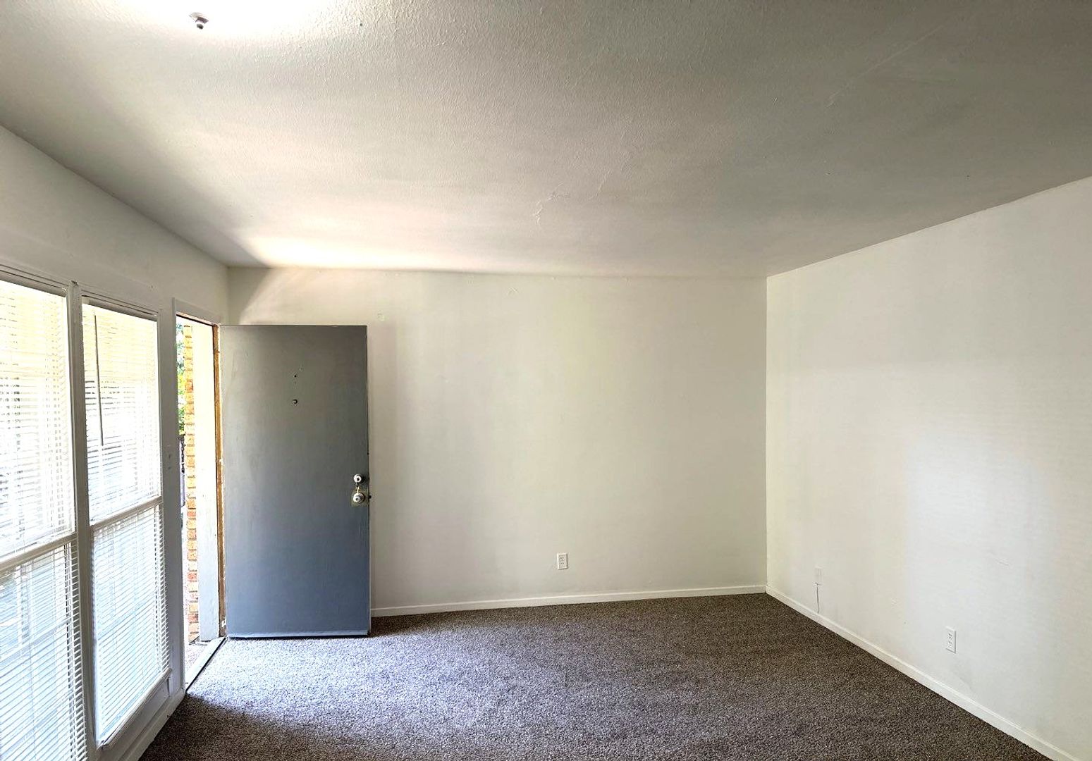 Memphis Apartment: 2092 Jefferson Ave.