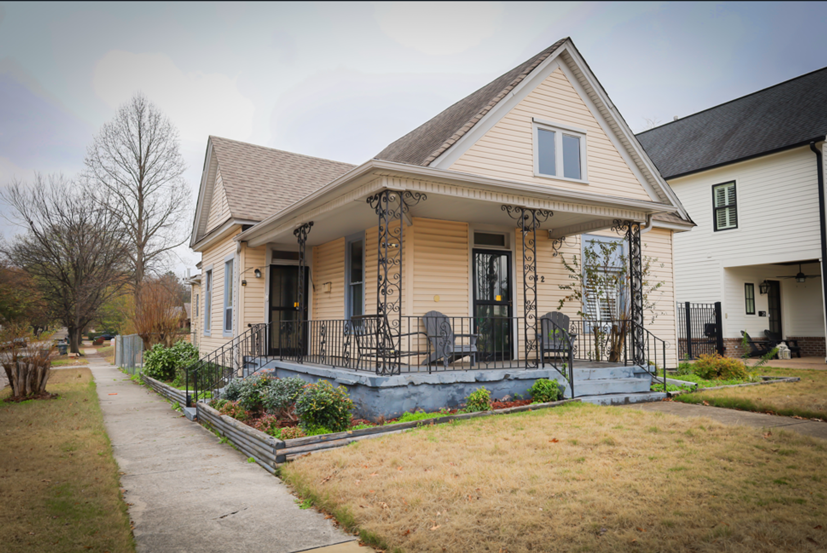 Memphis House: 32 N Cooper Street