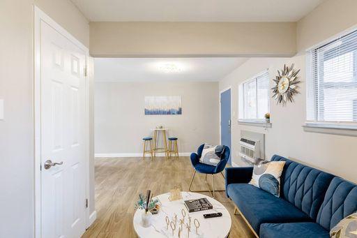 Fully Renovated 1 Bedroom Apartment /JULY MOVE IN SPECIAL – photo 1