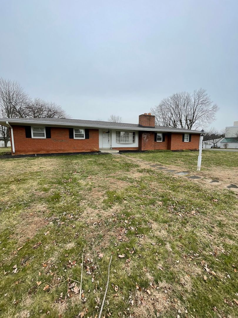 Lancaster House: 901 Shreiner Ave