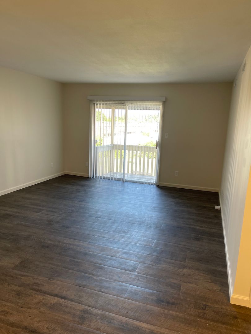 Columbia Apartment: 2309 W. Broadway