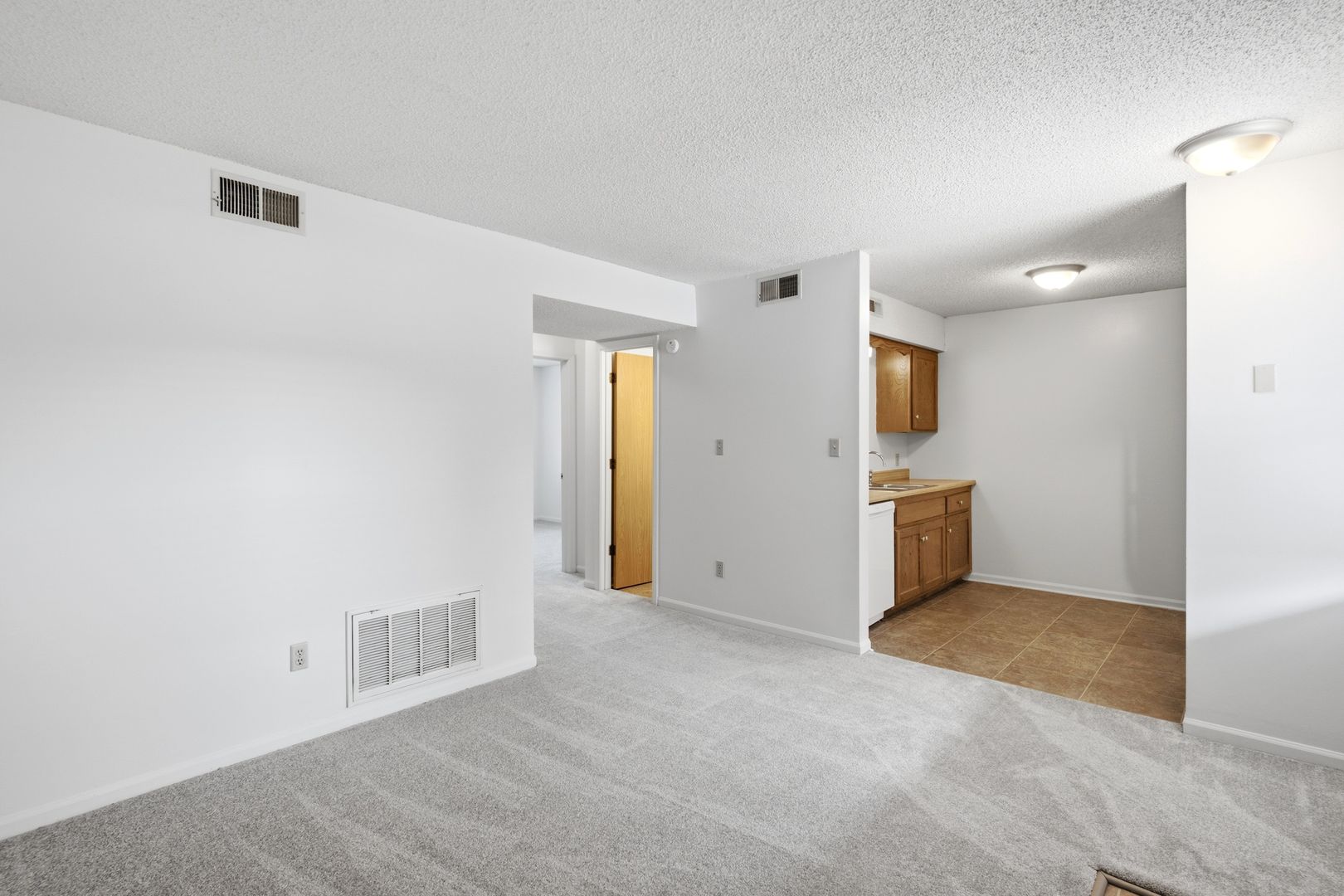 Columbia Apartment: 1301 Old 63 S