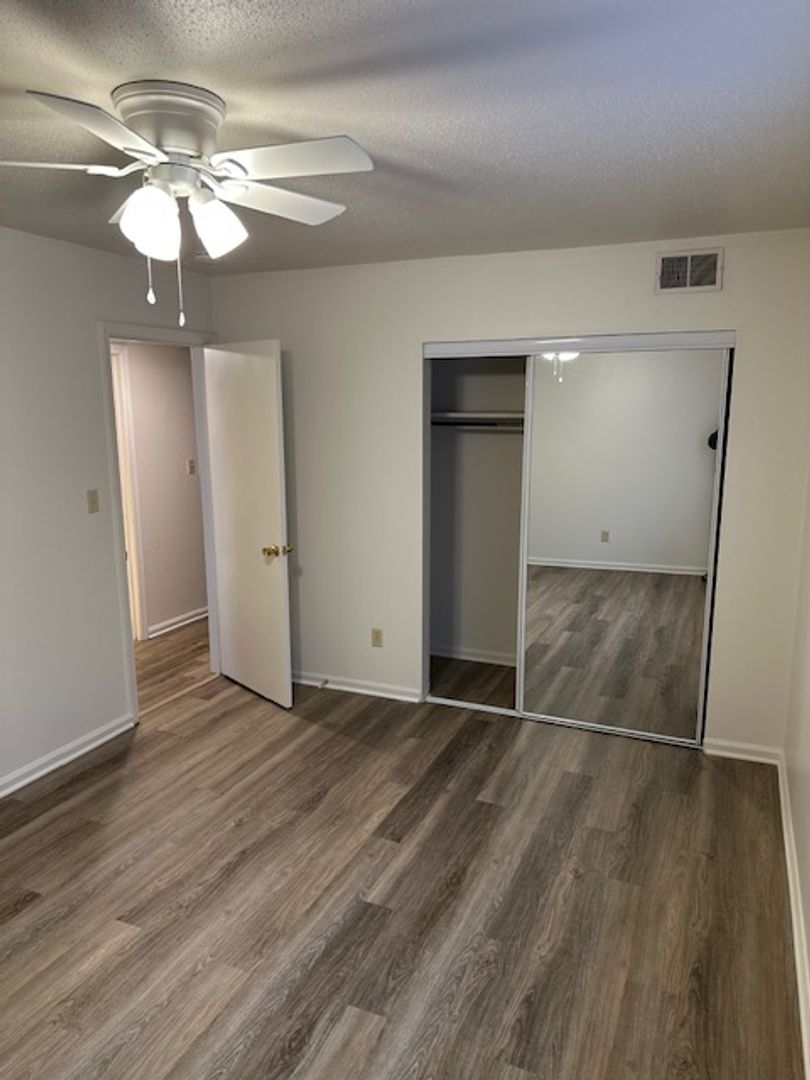 Columbia Apartment: 2309 W. Broadway