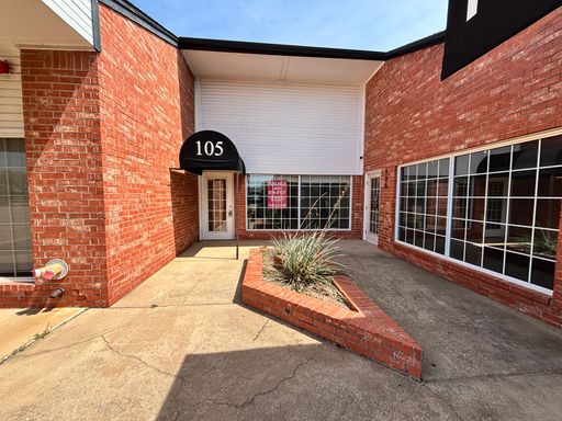 1,751 SF - 4 Offices - Kitchenette - Broadway Landing – photo 1