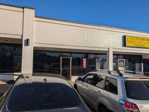 1,200 sq ft retail space in Willow Creek Shopping Center – photo 1