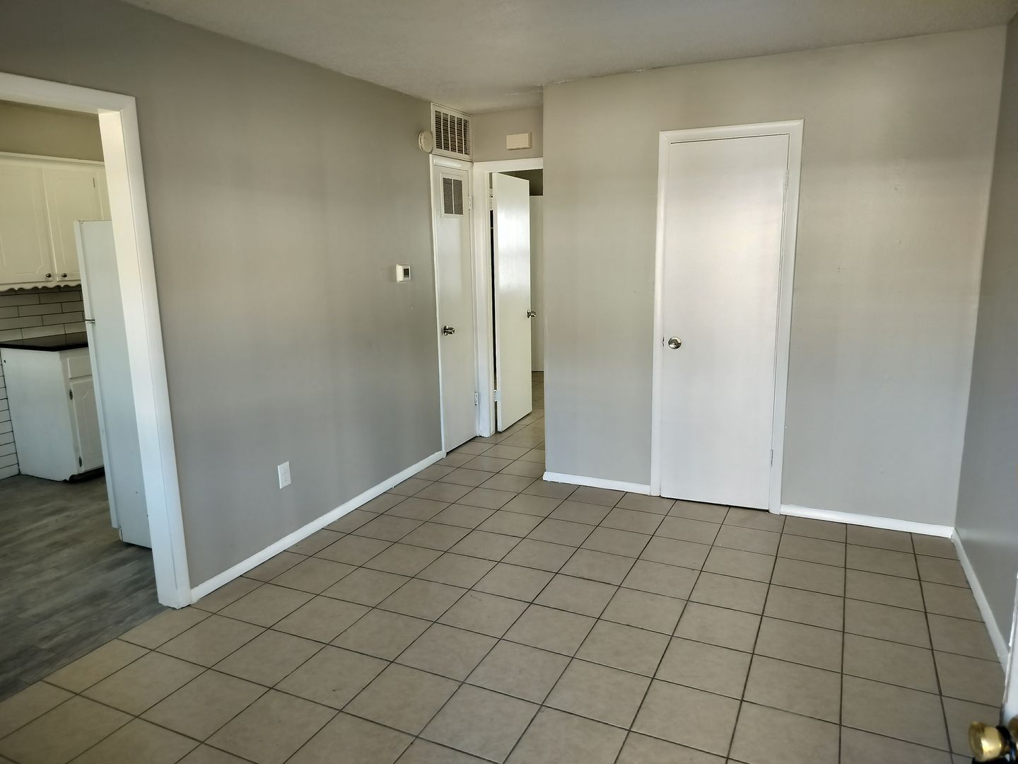 Edmond Apartment: 301 N University Dr