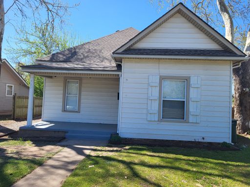 3 bedroom, 1.5 bathroom house located in Edmond, OK with central heat and air – photo 1