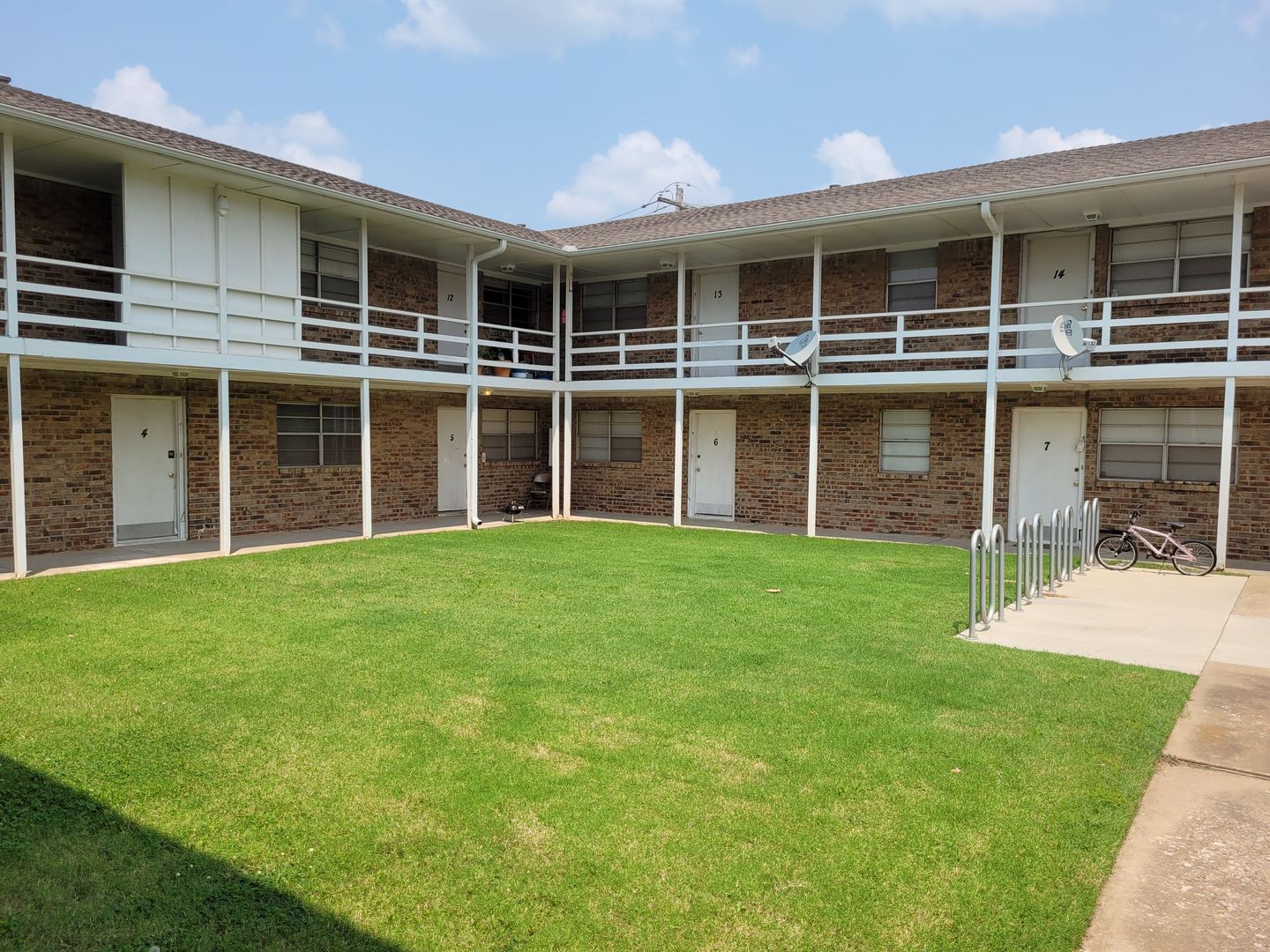 Edmond Apartment: 301 N University Dr
