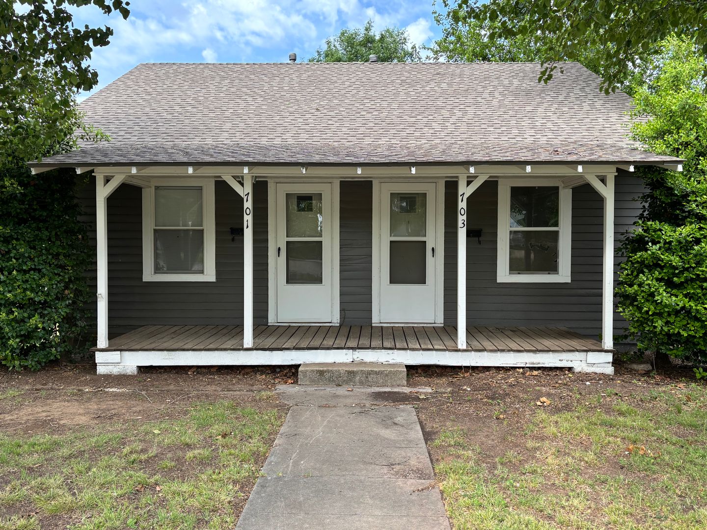 Edmond House: 703 N Boulevard