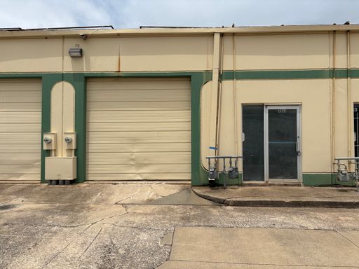 1,500 SF Industrial FLEX warehouse space available at Melrose Business Park – photo 1