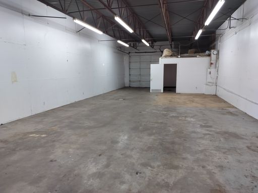 1,500 sq ft industrial FLEX space with office – photo 1