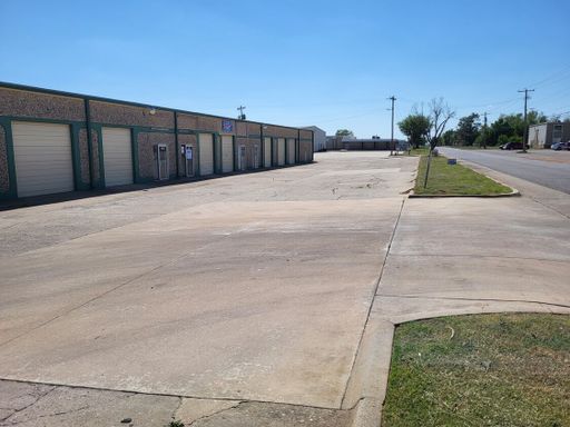 1,500 SF Industrial FLEX warehouse with office space in OKC – photo 1