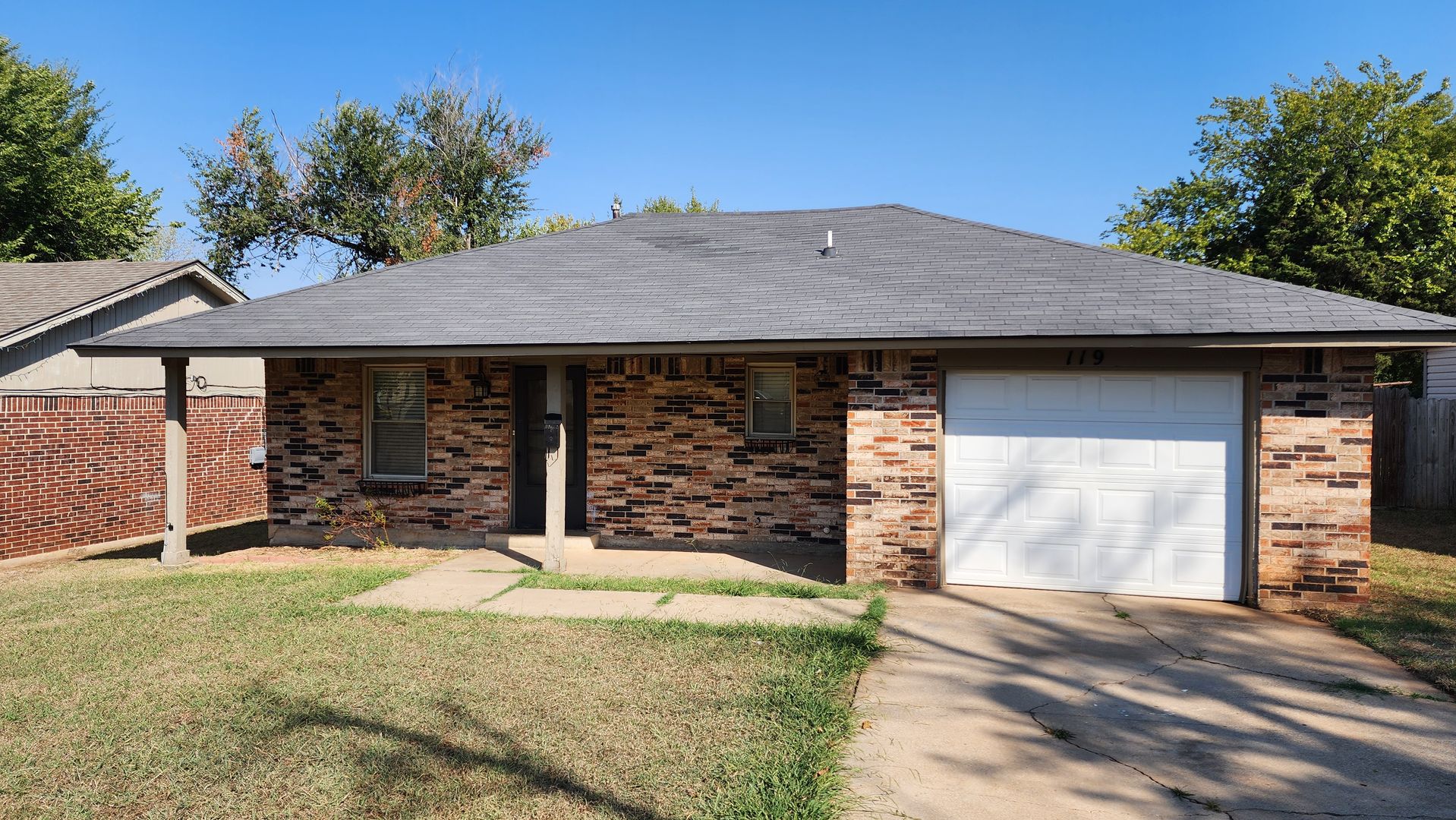 Edmond House: 119 W Clegern Ave