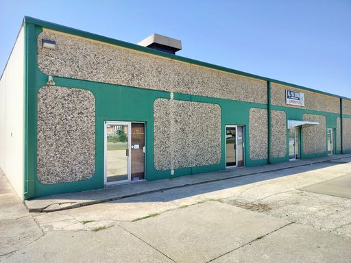 4,800 sq ft Industrial Flex warehouse space with dock high access – photo 1