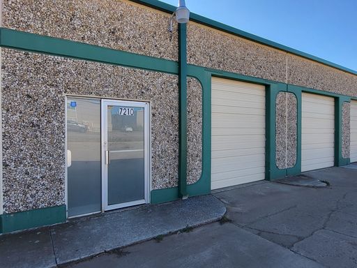 2,300 sq ft Industrial Flex space - Light Industrial Zoning – photo 1