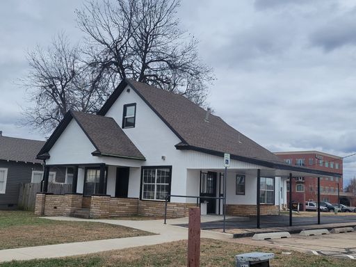 Standalone building in Downtown Edmond - Zoned Commercial - CBD – photo 1