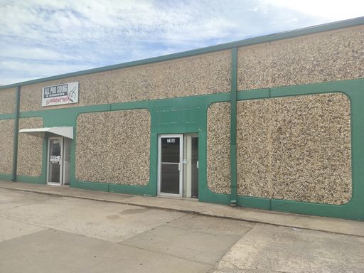 Industrial FLEX warehouse with central heat and air and overhead door – photo 1