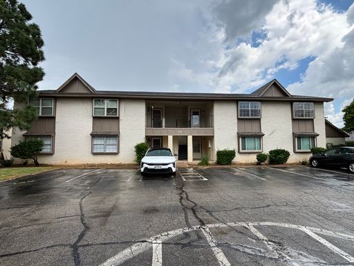 3-bedroom, 2-bathroom with washer & dyer provided, Central heat and air, & swimming pool – photo 1