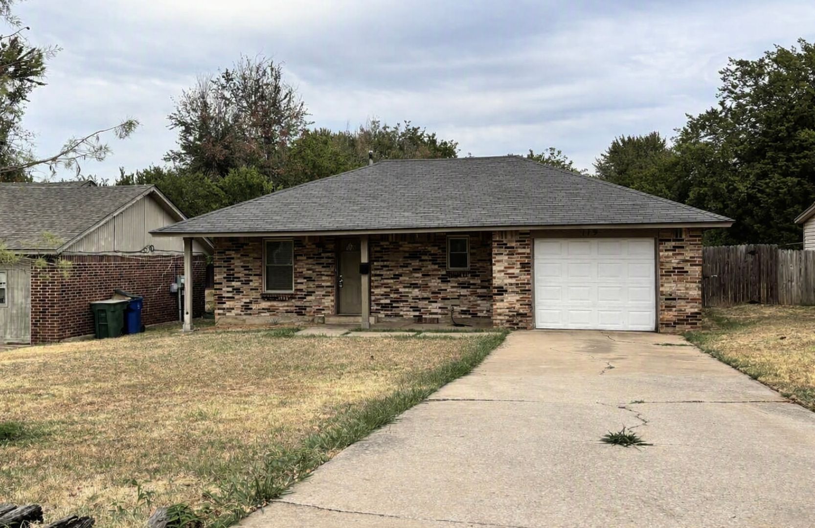 Edmond House: 119 W Clegern Ave