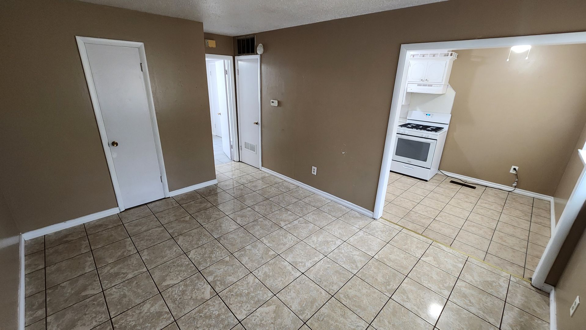 Edmond Apartment: 301 N University Dr