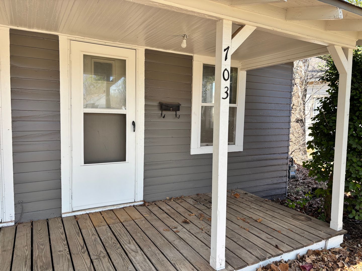 Edmond House: 703 N Boulevard