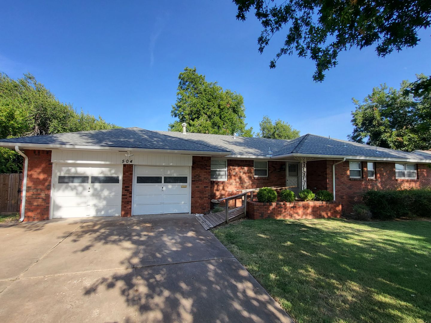 Edmond House: 504 N Blvd