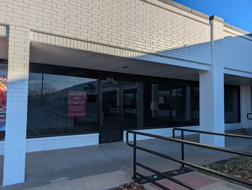 White box retail/office space with drive thru window - Willow Creek Shopping Center – photo 1