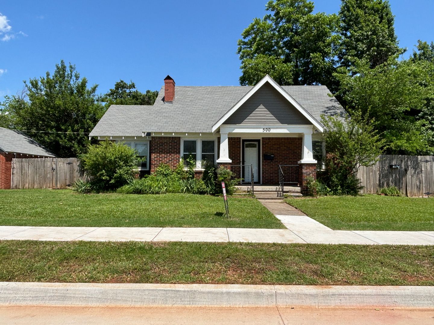 Edmond House: 500 N Jackson St