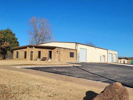 7,000 sq ft industrial FLEX space I-35 Service Rd and 2nd Street in Edmond – photo 1