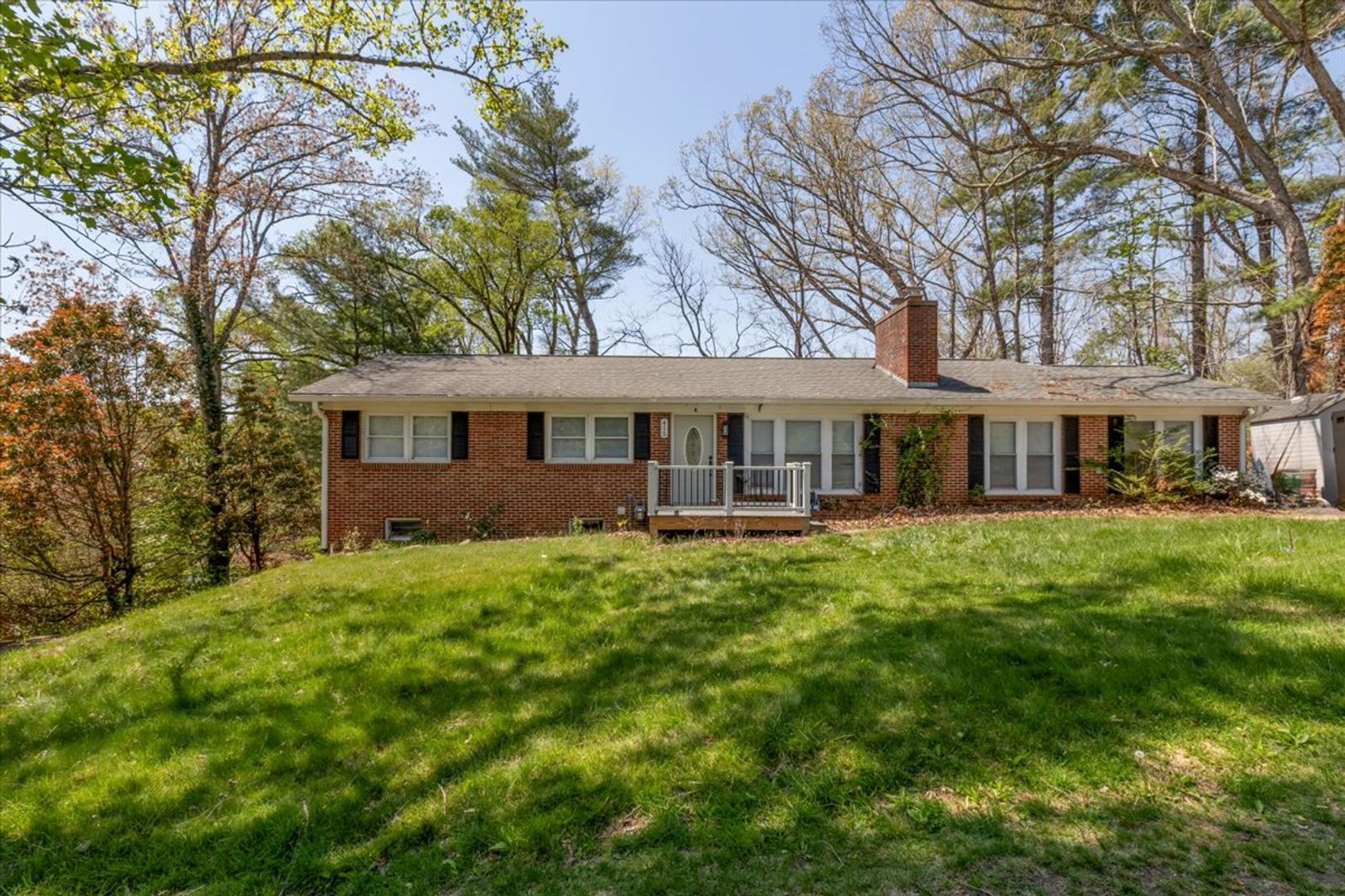 Mars Hill Apartment: 415 Mountain View Rd.